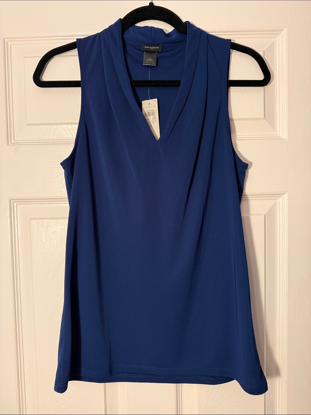 Anne KSleeveless V-Neck Shell Top in Dask Royal Blue